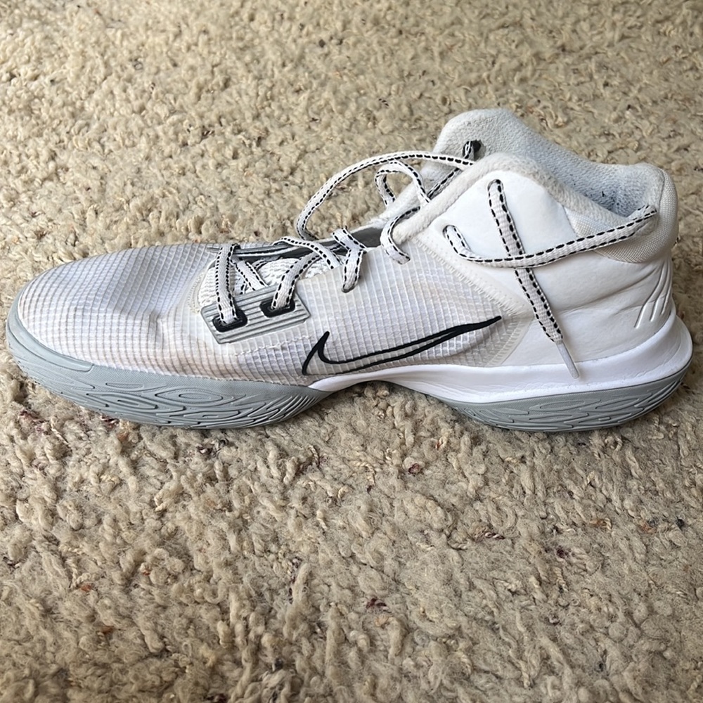 tenis kyrie irving flytrap 4